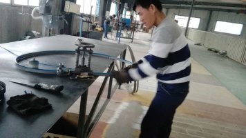 鋸削管材，要用抗拉齒帶鋸條