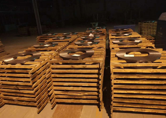 雙金屬帶鋸條，晝夜倒班生產(chǎn)中